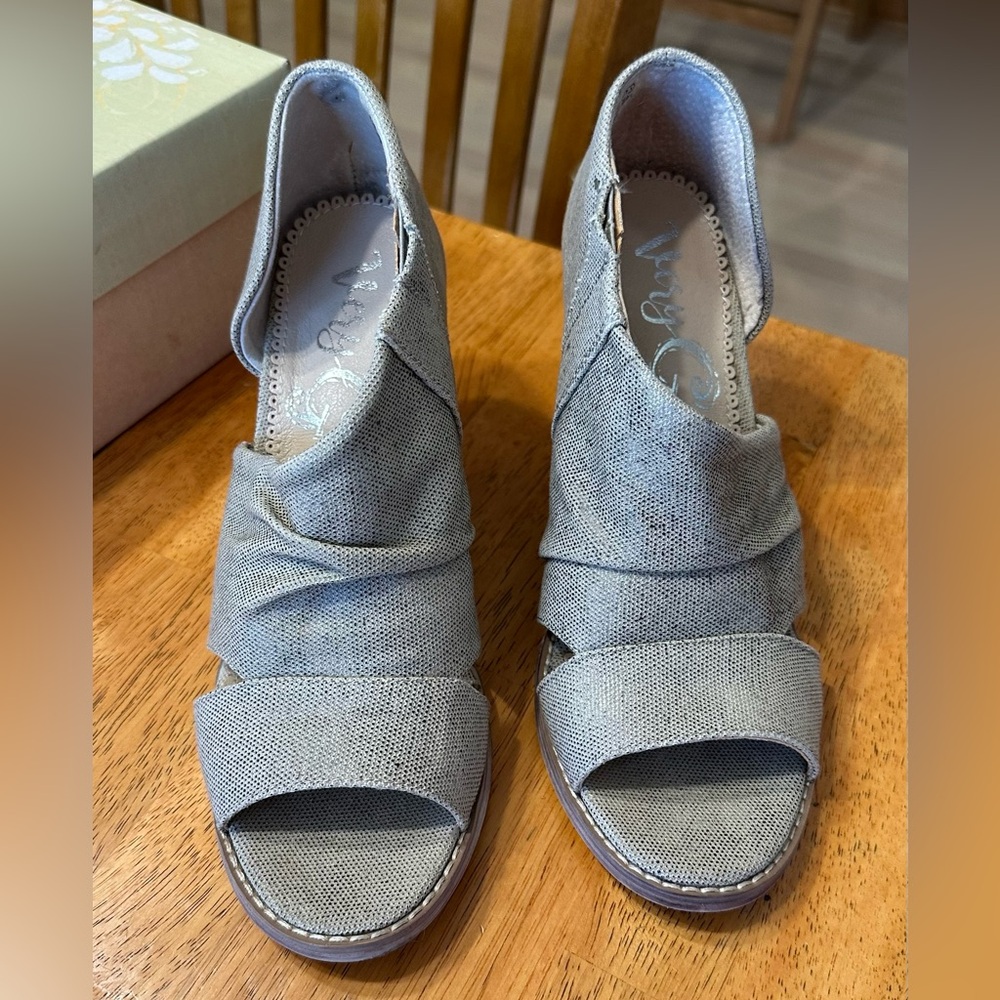 Women's Tan Open-Toe Shoes